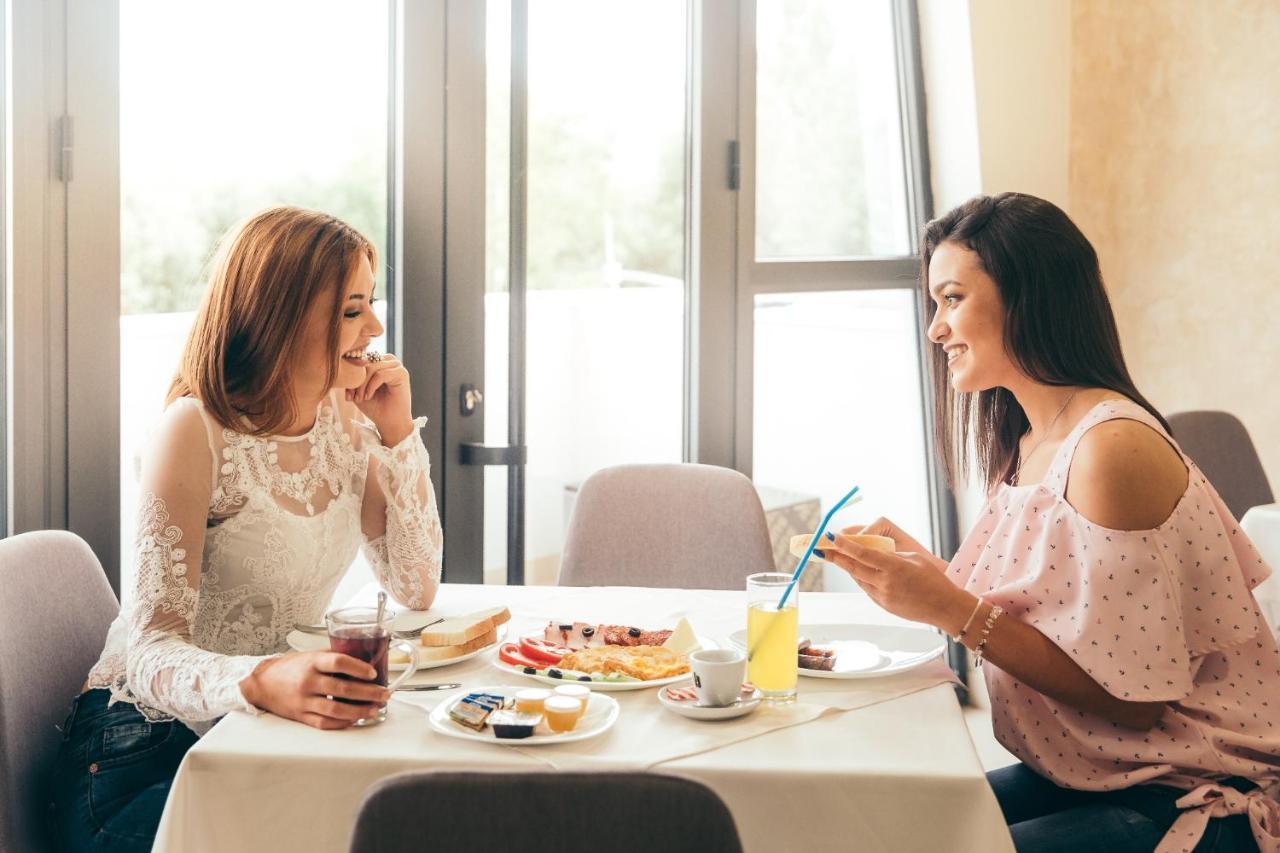 Hotel Dijana ピロト エクステリア 写真