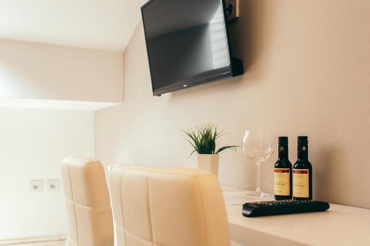 Hotel Dijana ピロト エクステリア 写真